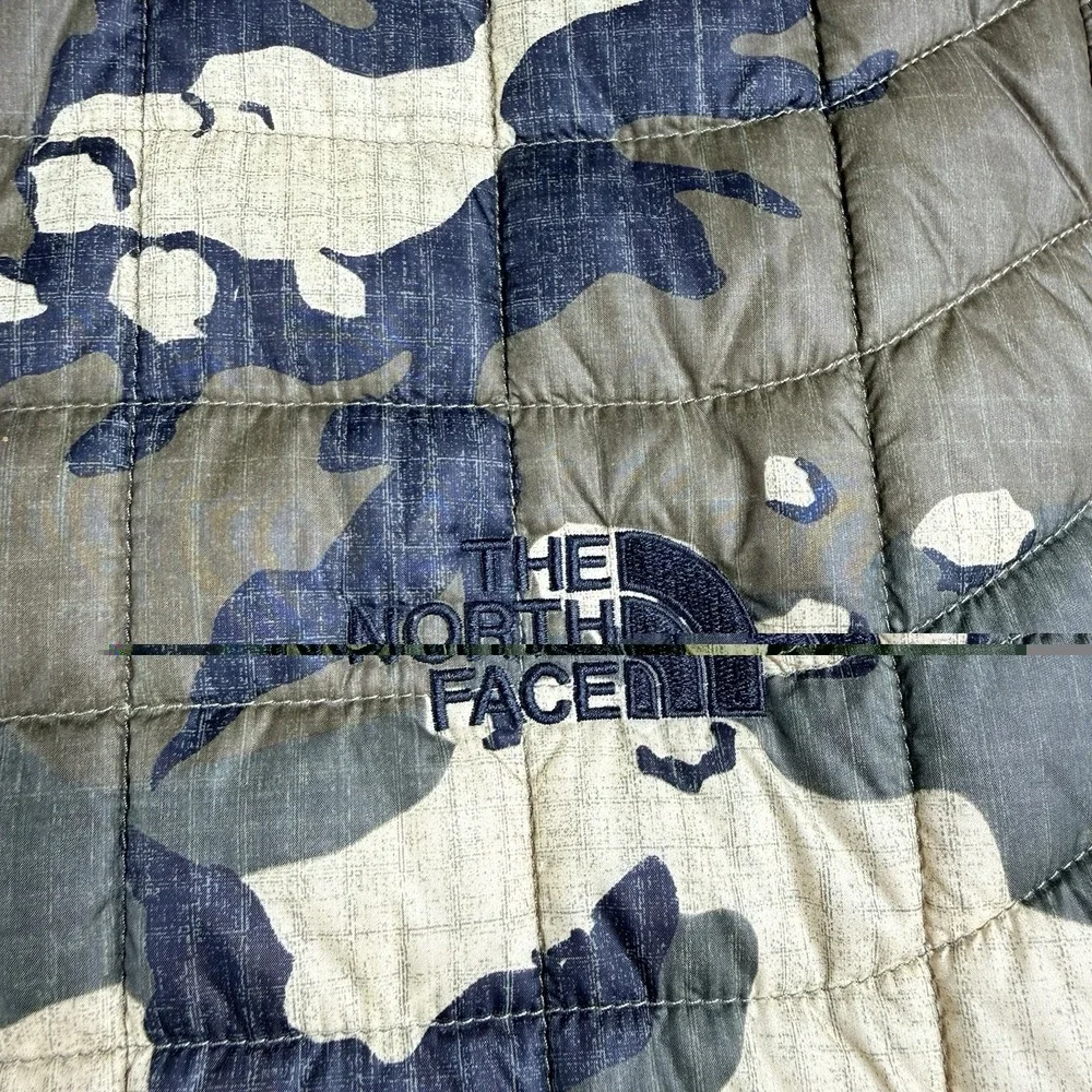 The North Face Mens XL ThermoBall Camo Vest Lightweight Puffer Full Zip